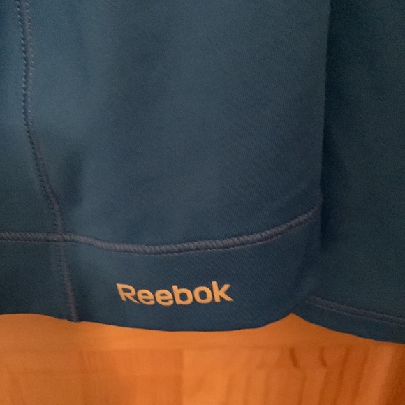 Reebok Top - Picture 3 of 4